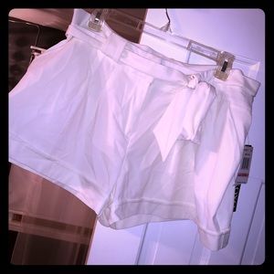 Paperbag shorts NWT